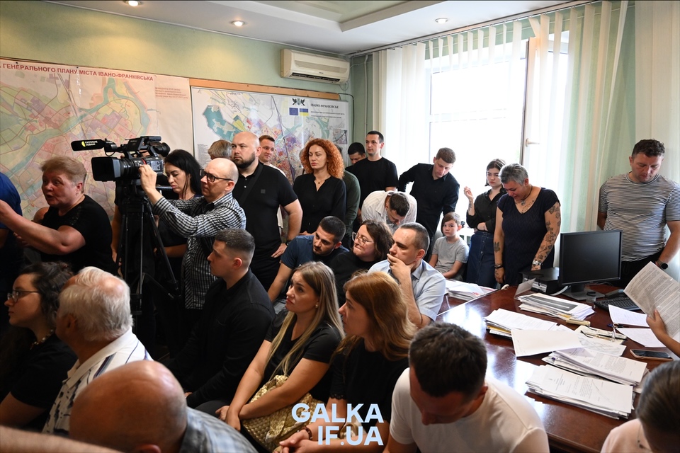 Закликати сюди мера: громадські слухання щодо масштабної забудови центру Франківська закінчилися критикою франківців (ФОТО)