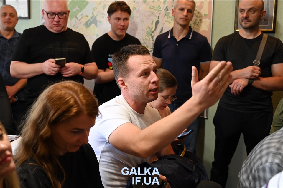 Закликати сюди мера: громадські слухання щодо масштабної забудови центру Франківська закінчилися критикою франківців (ФОТО)