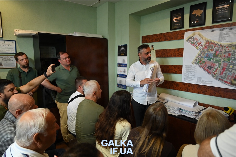 Закликати сюди мера: громадські слухання щодо масштабної забудови центру Франківська закінчилися критикою франківців (ФОТО)