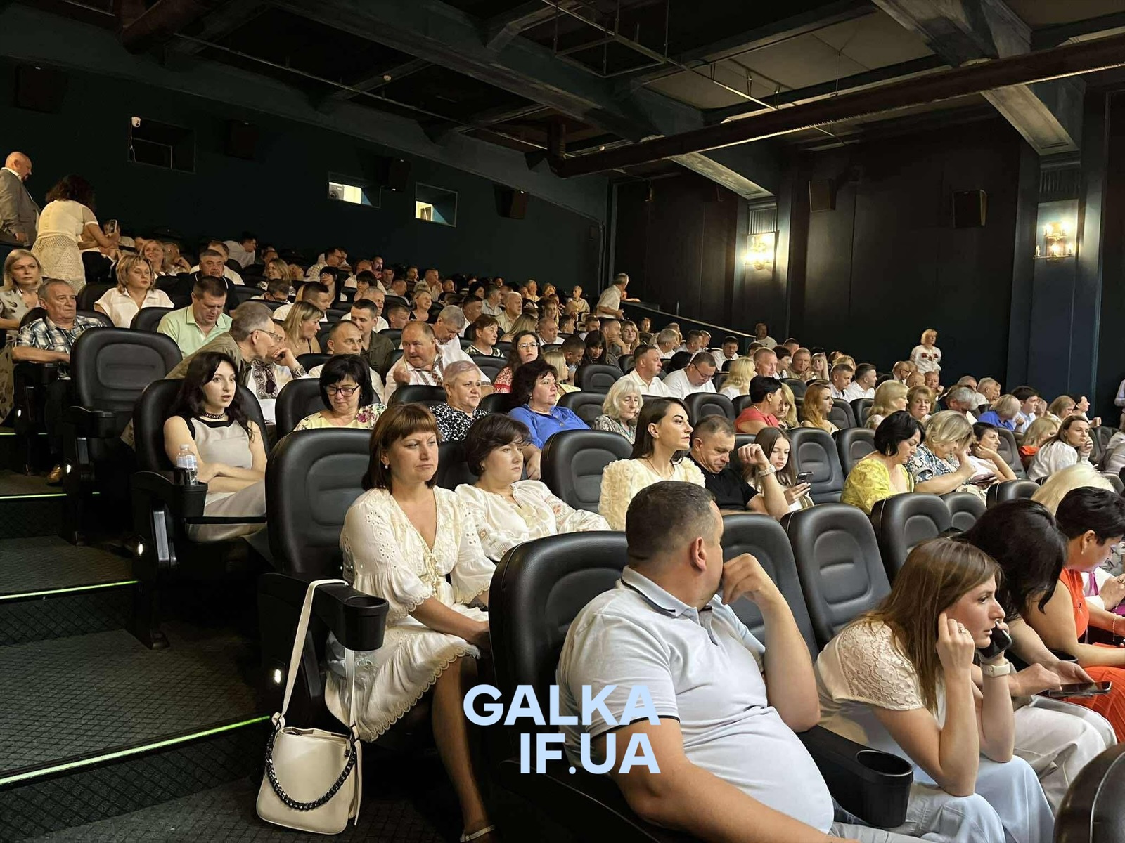 До Дня медичного працівника у Франківську нагородили десятки медиків (ФОТО)
