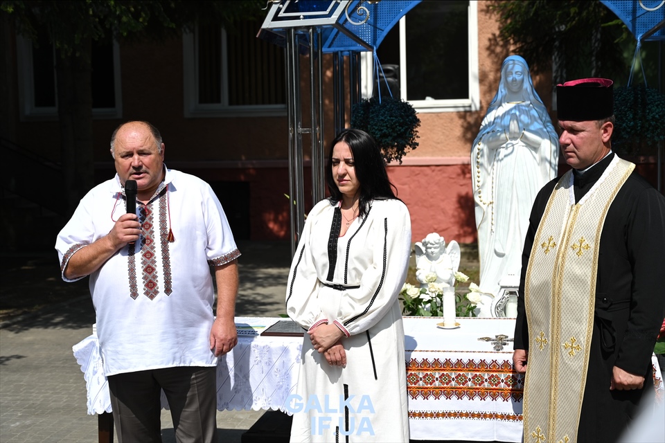 У Франківську встановили капличку для "швидкої" та відзначили медиків з нагоди професійного свята (ФОТО)