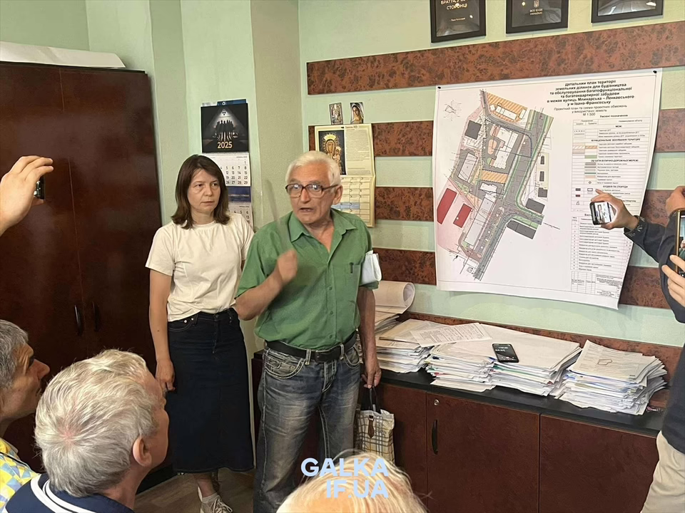 Присутні не підтримали: на слуханнях більшіть проголосувала проти забудови Млинарської-Ленкавськаго висотками (ФОТО)