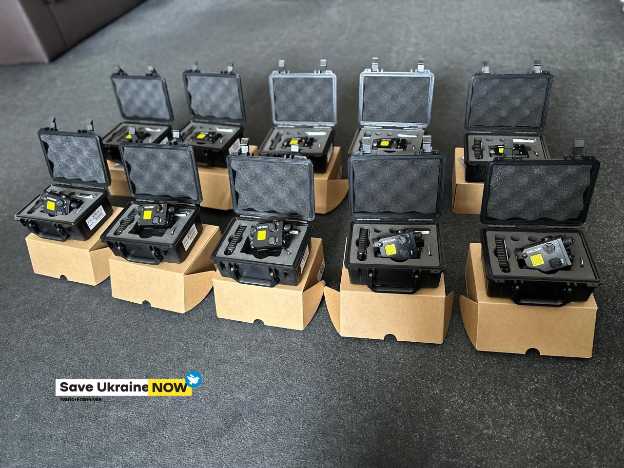 Франківські медики-онкологи зібрали понад 300 тисяч гривень на тактичні блоки для штурмовиків (ФОТО)