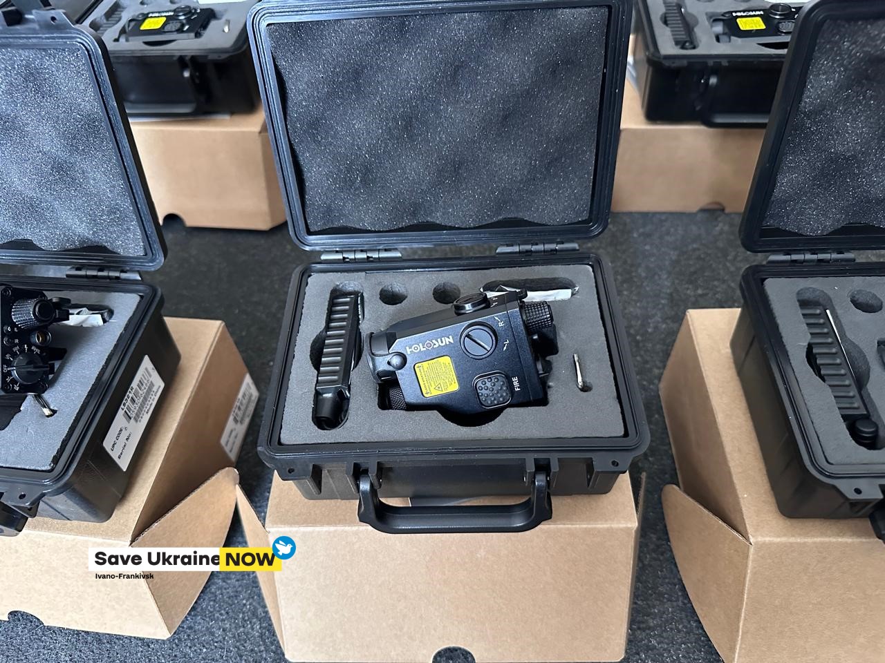Франківські медики-онкологи зібрали понад 300 тисяч гривень на тактичні блоки для штурмовиків (ФОТО)