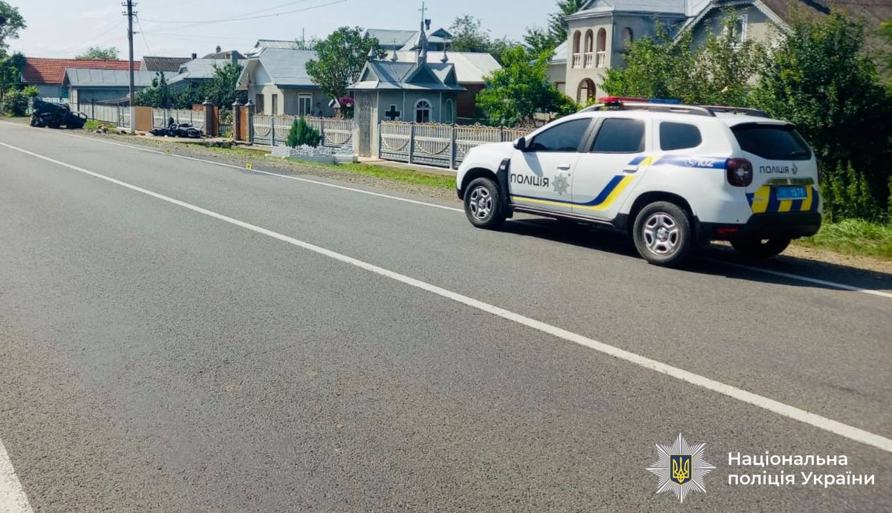 На Снятинщині водій Opel влетів у припарковані скутери: є травмовані (ФОТО)