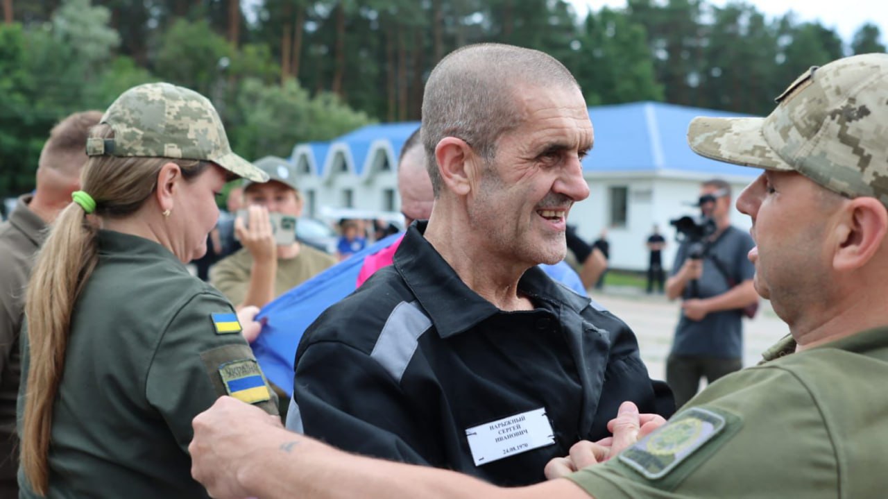 З російського полону повернулися тяжкохворі, засуджені та молоді українські військові (ФОТО)