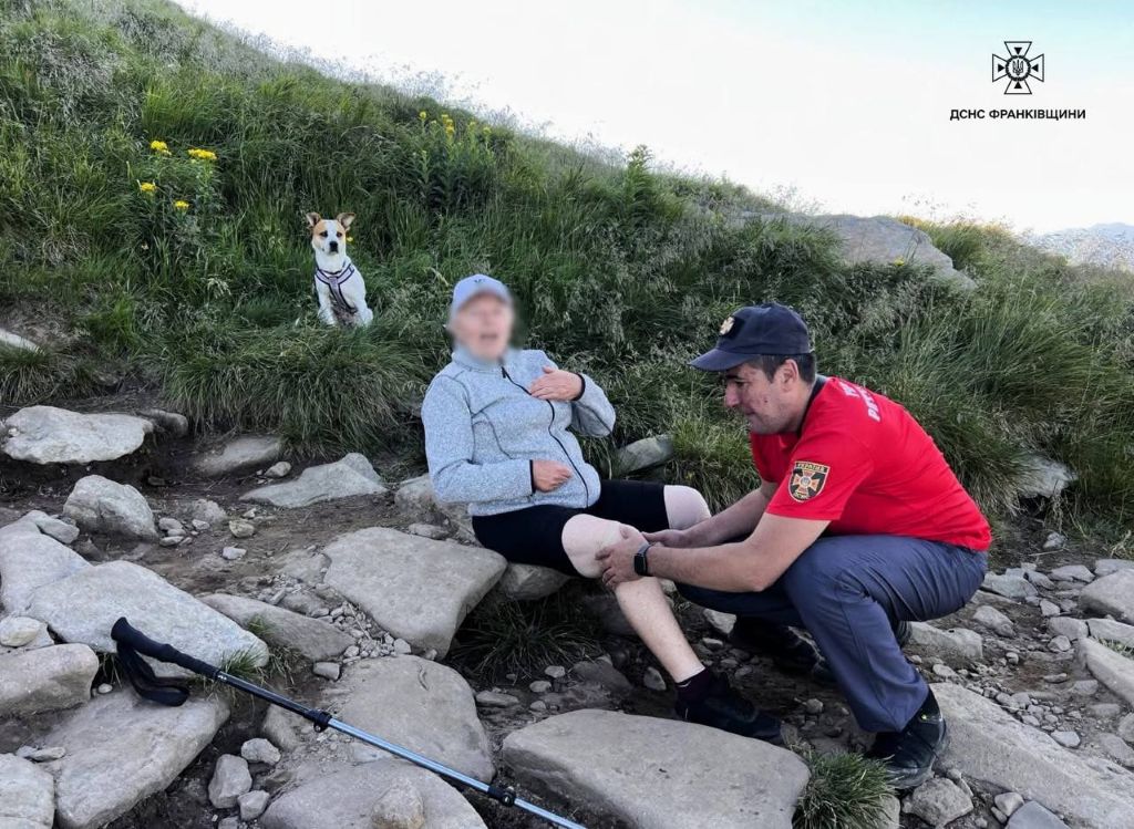 У горах стало зле 67-річній туристці: знадобилась допомога рятувальників