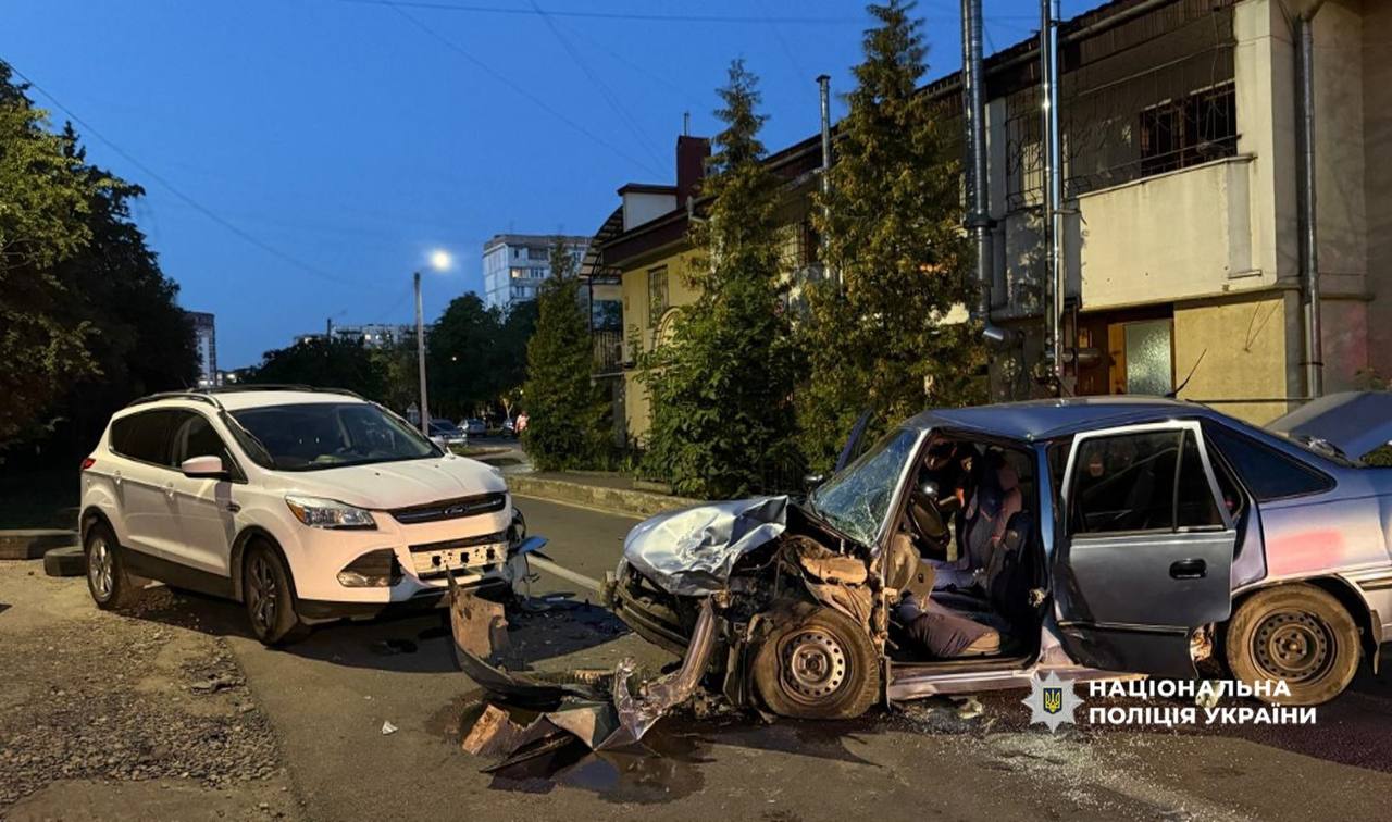 Обох водіїв госпіталізували та перевіряють на стан сп’яніння: деталі смертельної ДТП на вулиці Стуса (ФОТО)