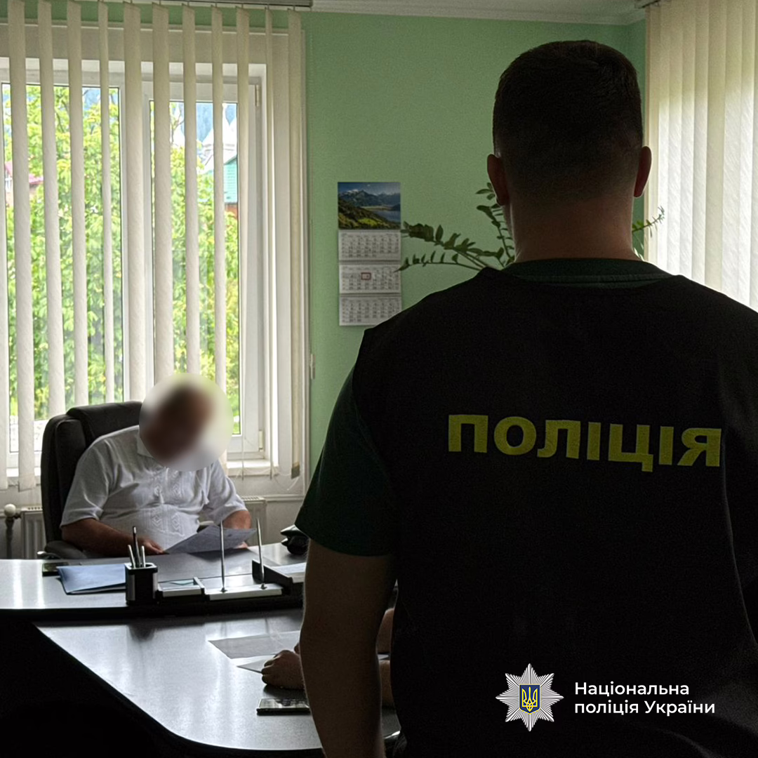 На Прикарпатті на хабарі у 8 000 доларів затримано голову та депутата ОТГ, — Нацполіція