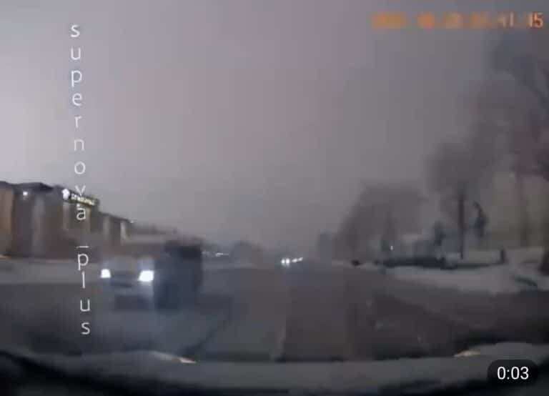 На російському Сахаліні стався блекаут: світло зникло для половини острова (ВІДЕО)