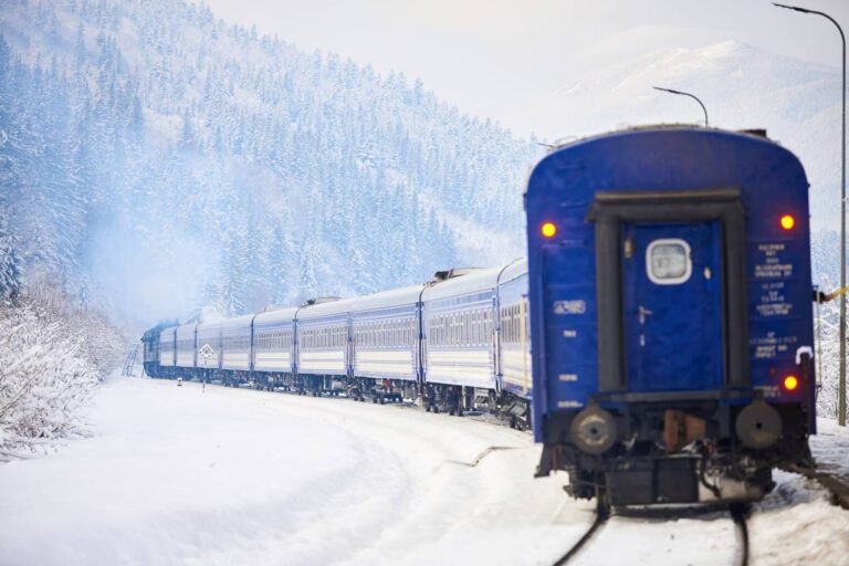 Через негоду низка поїздів Укрзалізниці відправляється не за графіком, зокрема через Прикарпаття