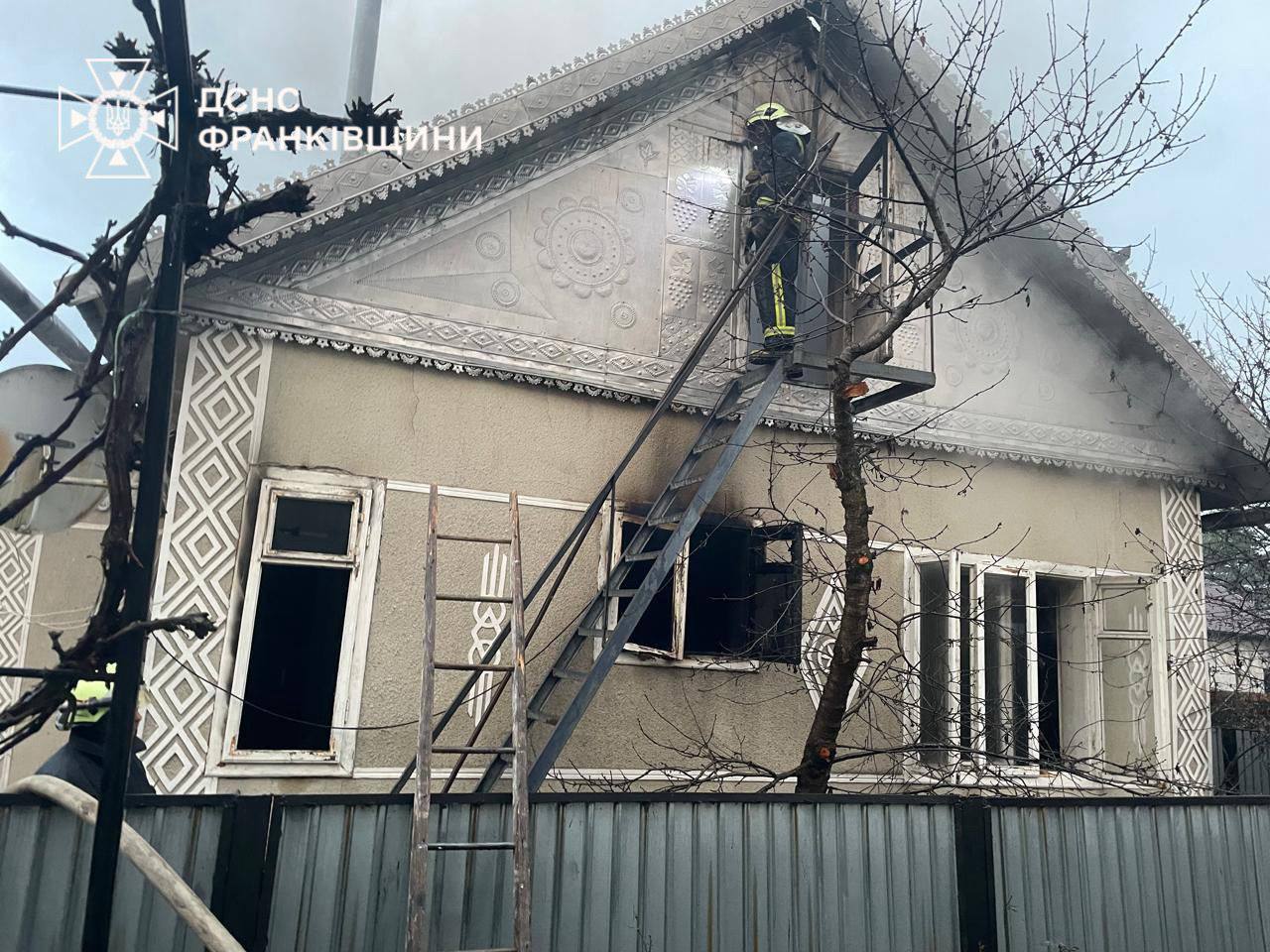 На Косівщині під час пожежі в будинку виявили тіло жінки