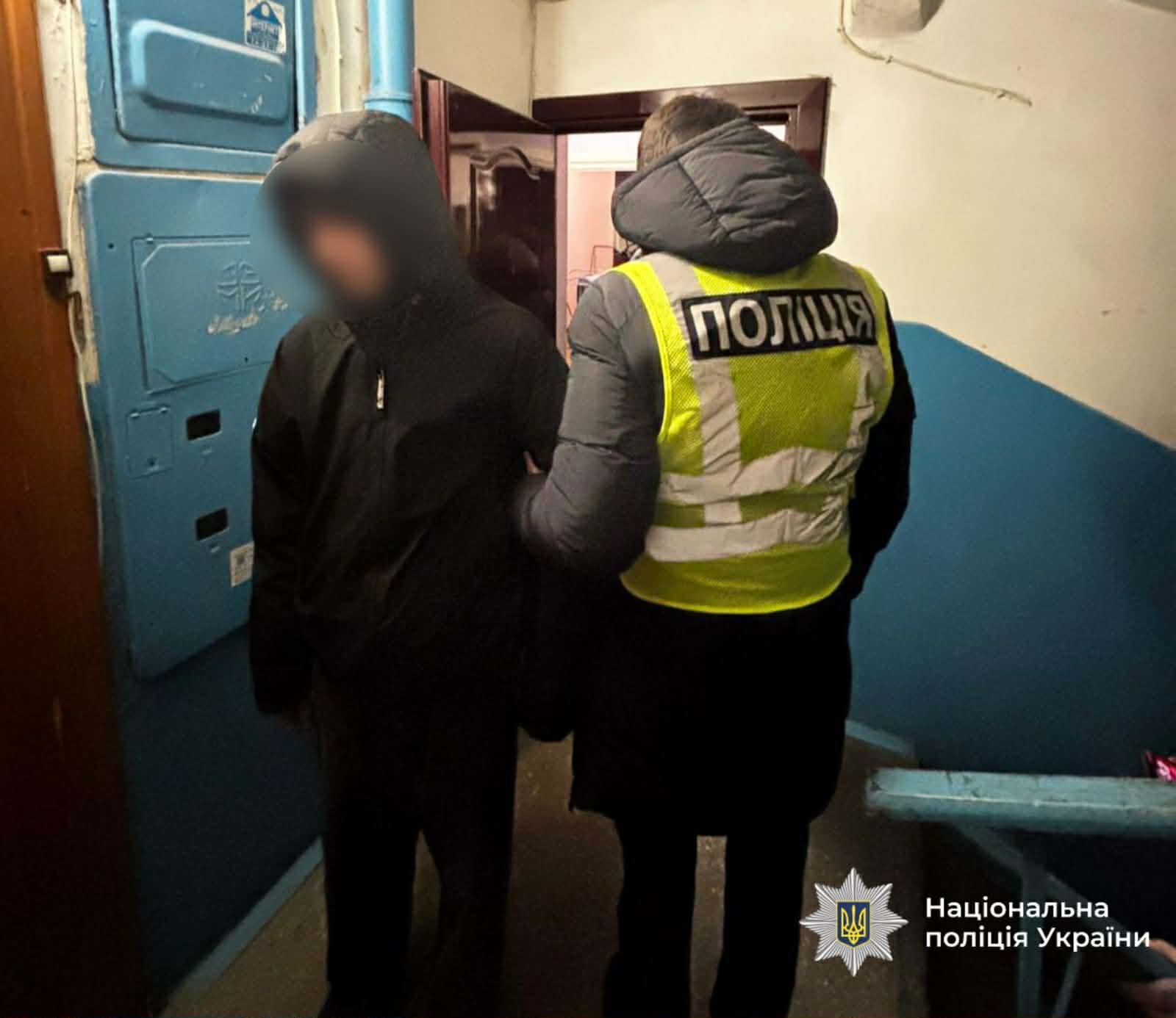 Суд залишив під вартою 14-річного підлітка, який напав з ножем на безхатька у Франківську