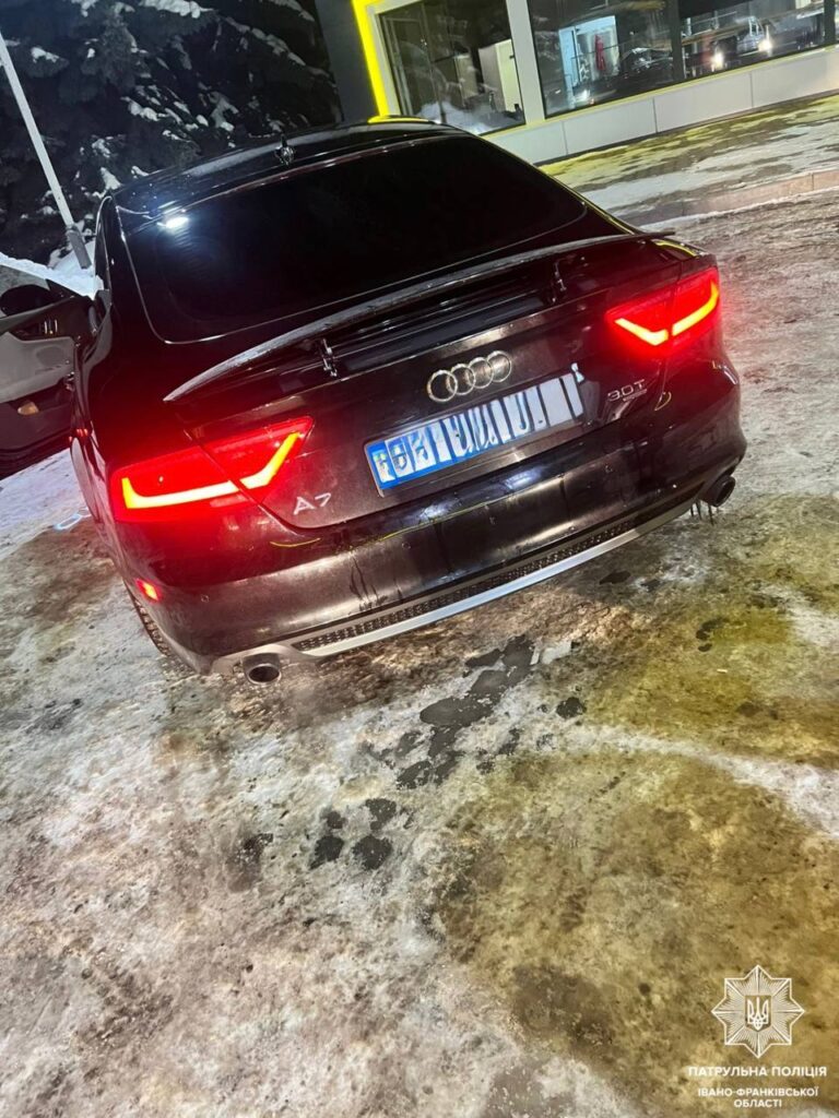 У Франківську ймовірно пʼяна водійка без посвідчення відмовилася від тесту на тверезість
