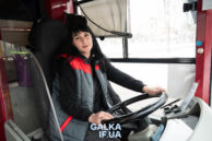 “Це моя найкраща робота”: як перша жінка-водійка автобуса у Франківську здійснила дитячу мрію